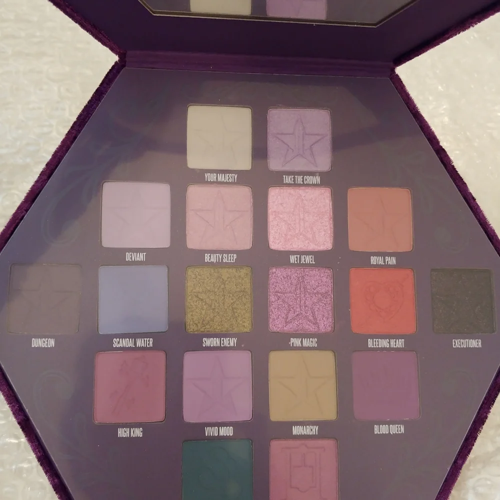 💜FIRM! NWT JEFFREE STAR BLOOD LUST EYESHADOW PALETTE (LAST ONE AVAILABLE)